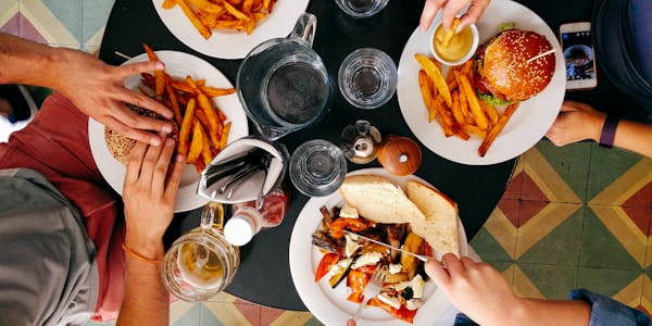 Koken met een missie: studenten verbinden mensen door gastronomie